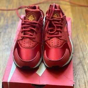 Women Air Huaraches Red